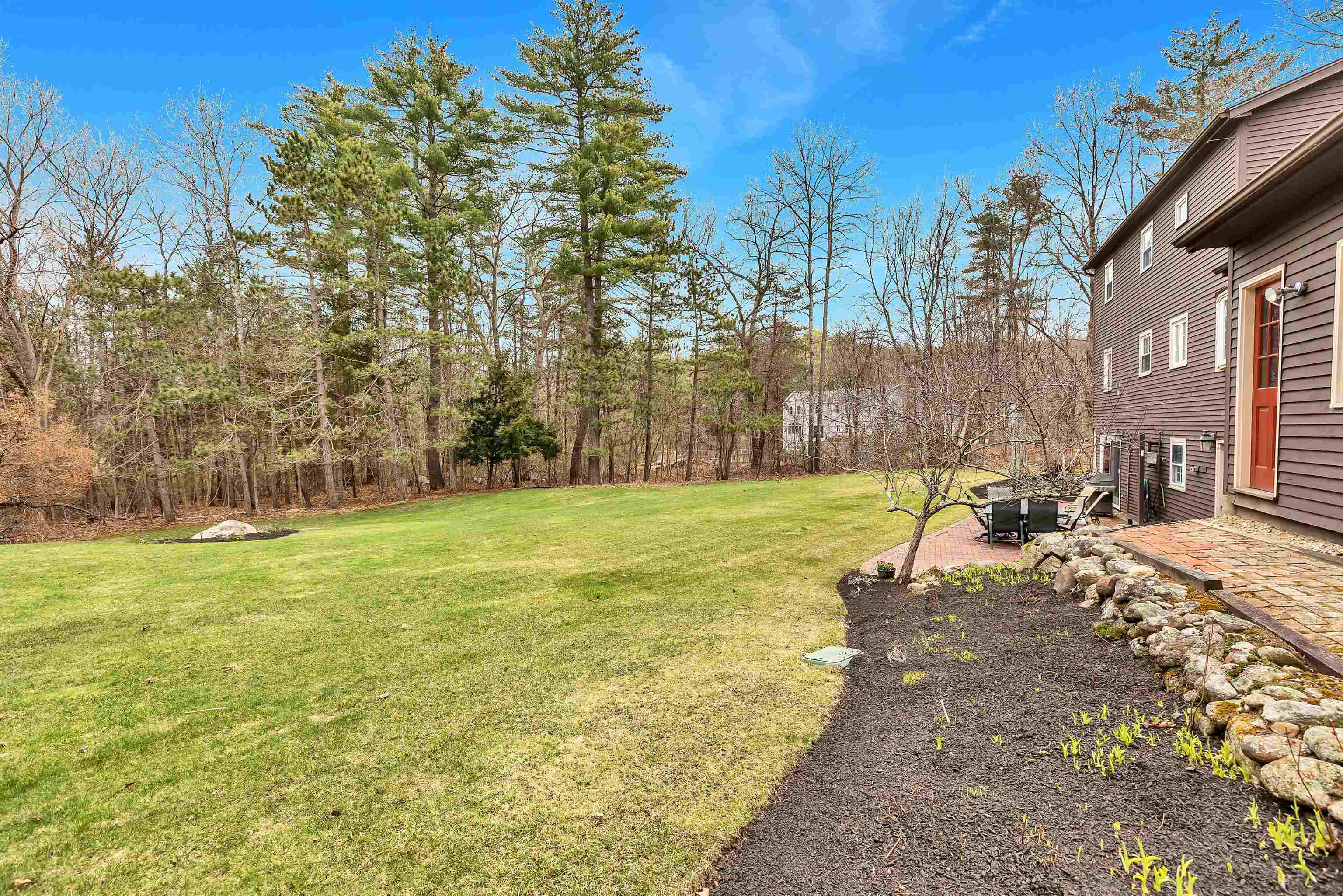 Property Photo:  6 Woodbine Lane  NH 03054 