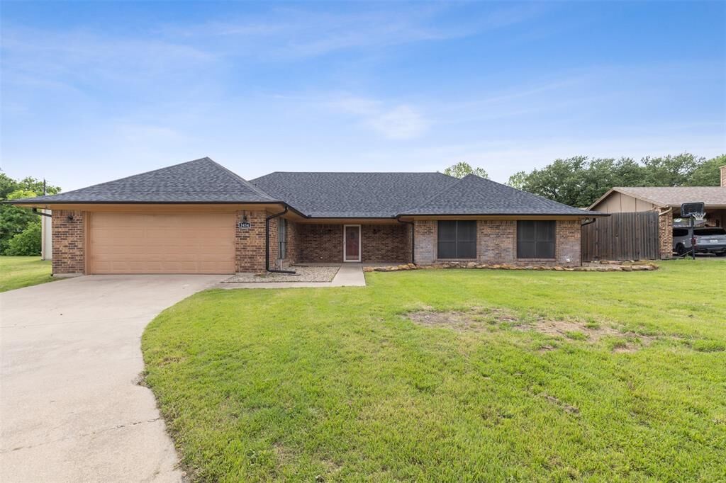 Property Photo: 3454 Silver Saddle Court TX 76126