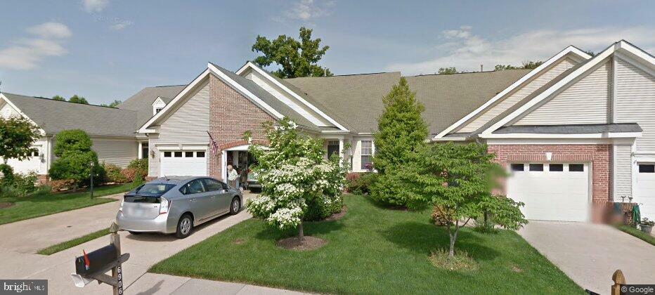 Property Photo: 6906 Walnut Hill Drive VA 20155