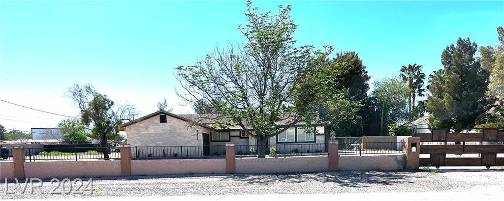 Property Photo: 8435 Fairfield Avenue NV 89123