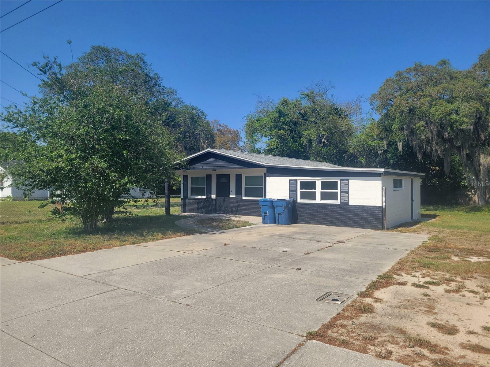 Property Photo:  1715 Derbyshire Road  FL 32117 