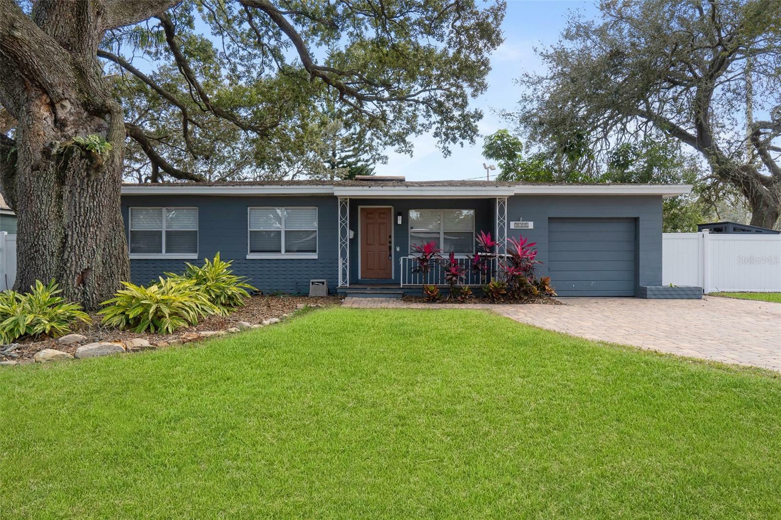 Property Photo:  3202 Montclair Road  FL 32806 