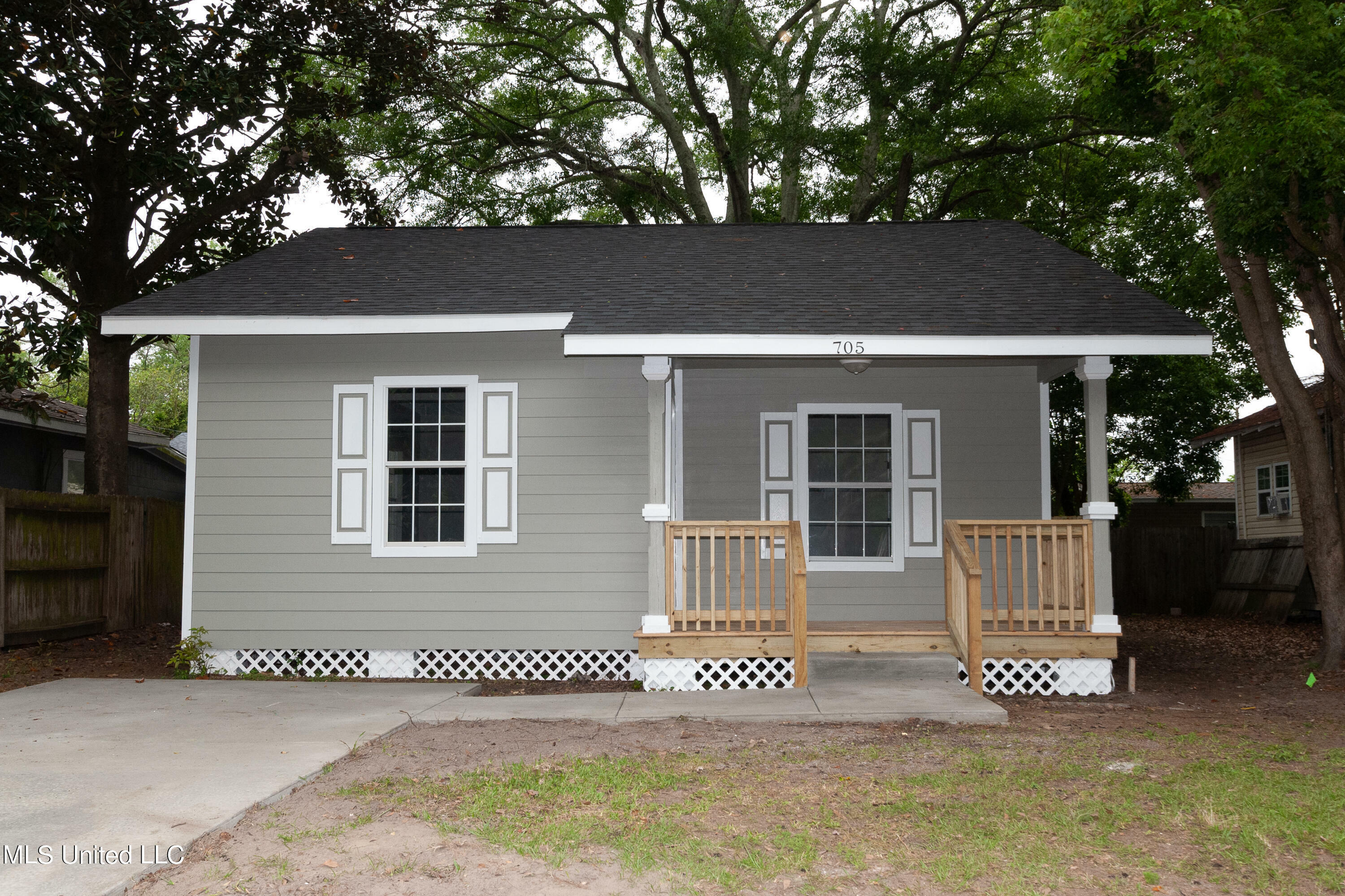 Property Photo:  705 Lafayette Avenue  MS 39567 