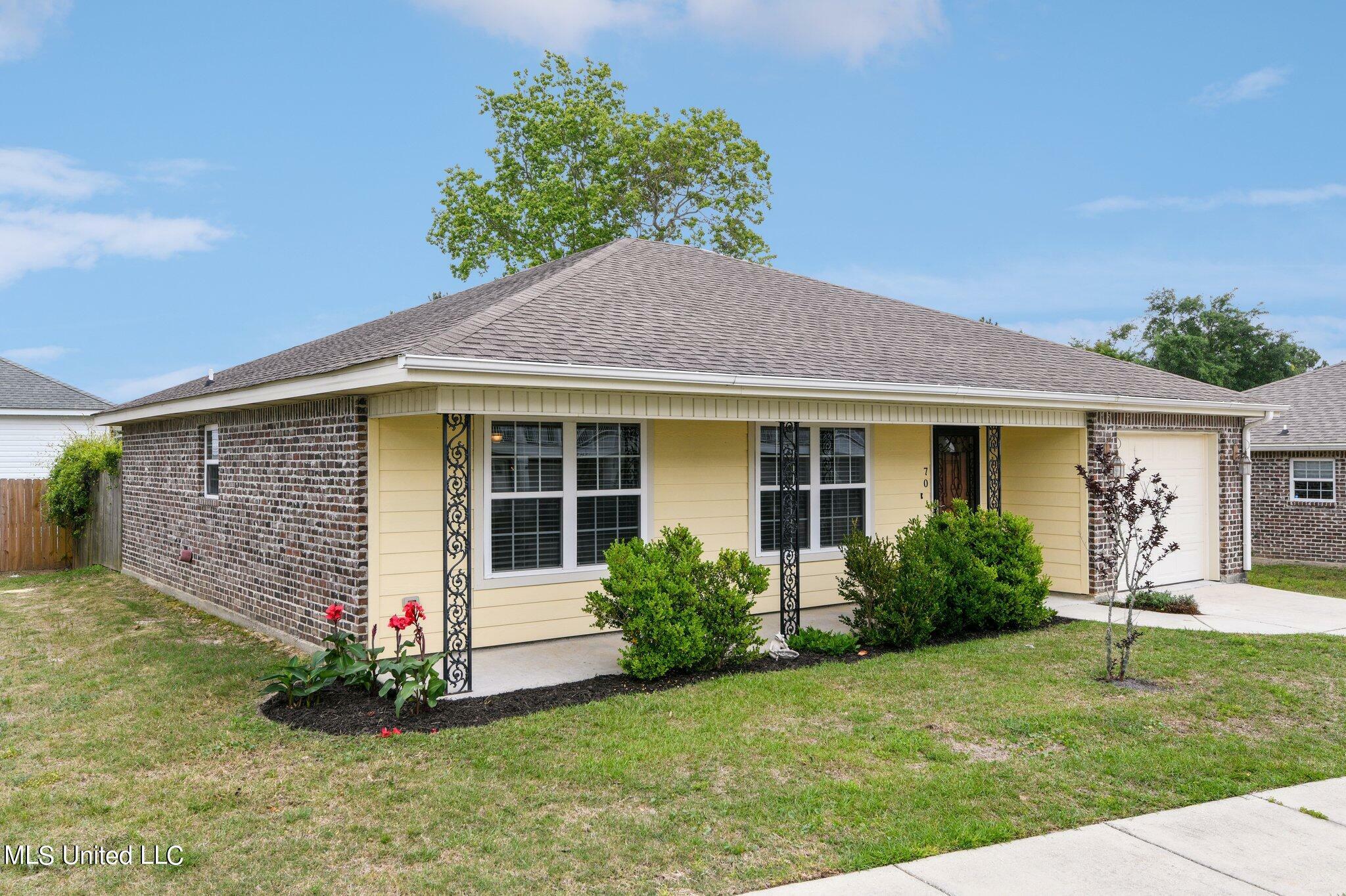 Property Photo:  70 Oak Alley Place  MS 39560 