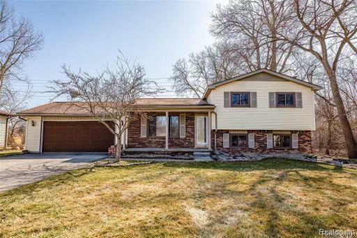 Property Photo:  15877 Huron River Drive  MI 48173 