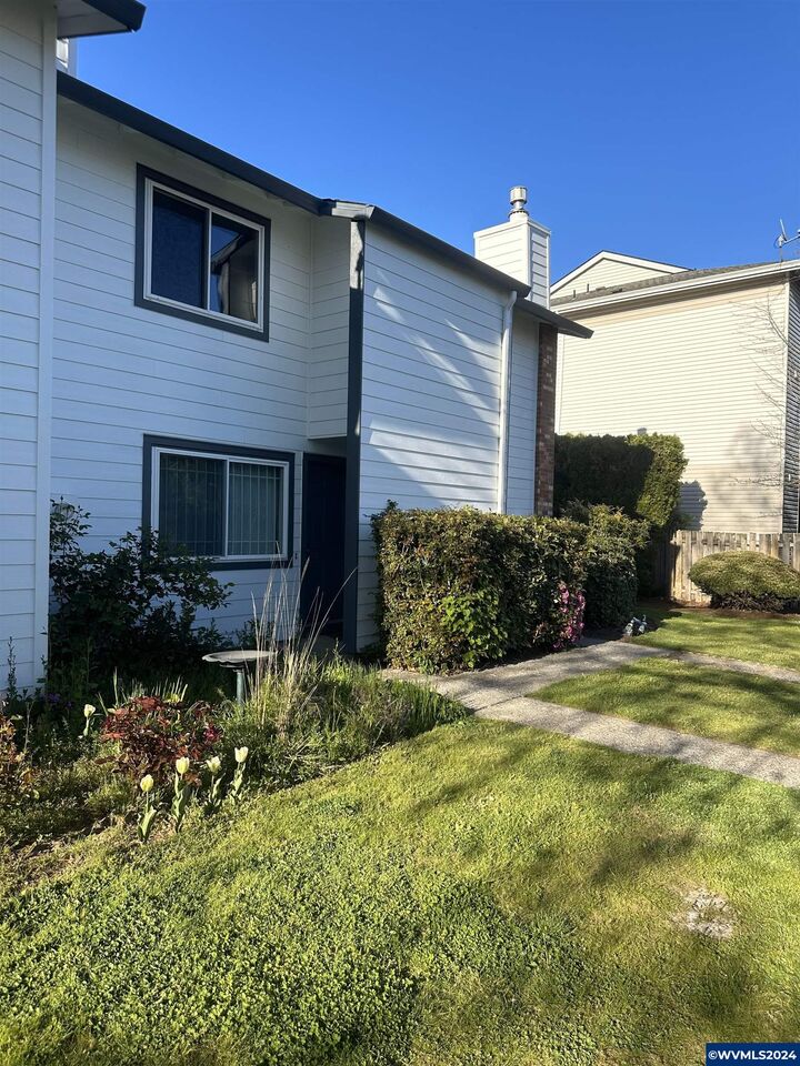 Property Photo:  11995 SE Holgate Bl  OR 97266 