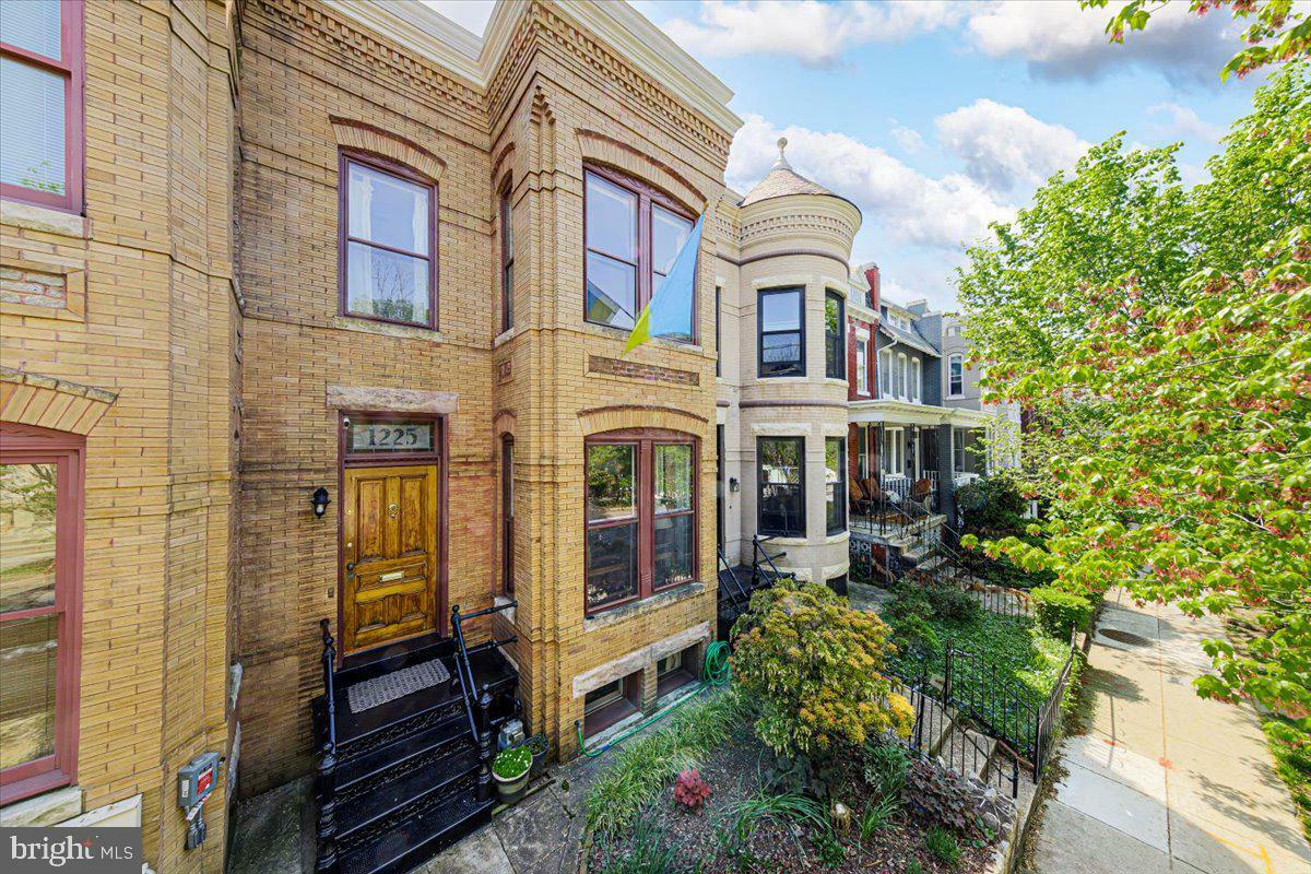 Property Photo: 1225 Independence Avenue SE DC 20003
