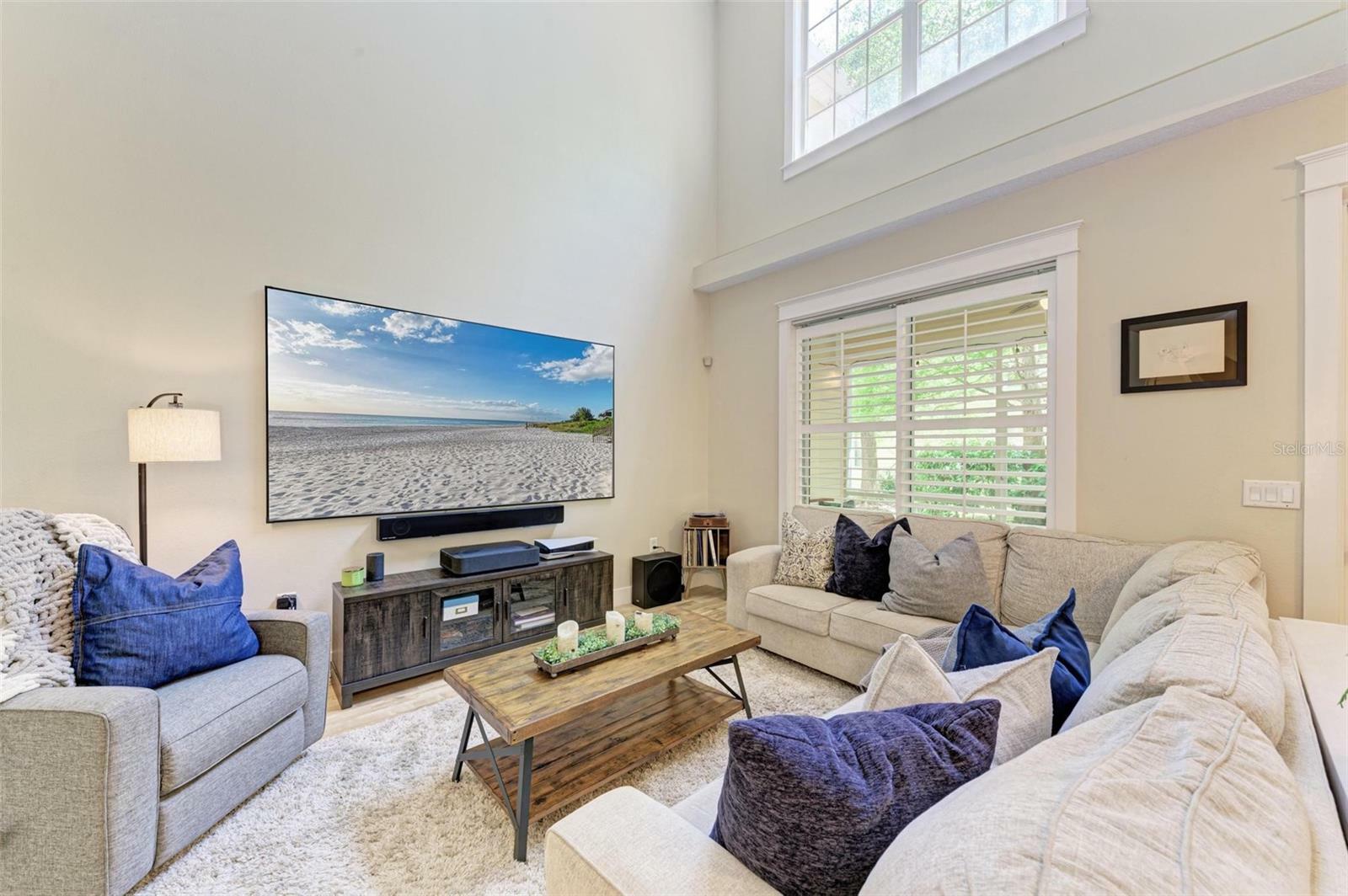 Property Photo: 6320 Rosefinch Court 102 FL 34202