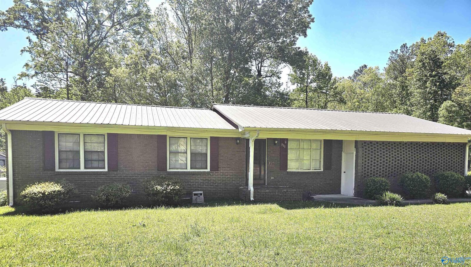 Property Photo:  998 Browning Circle  AL 35901 