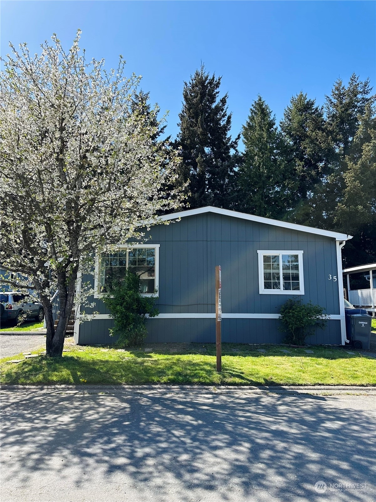 Property Photo: 602 29th Street SE 35 WA 98002