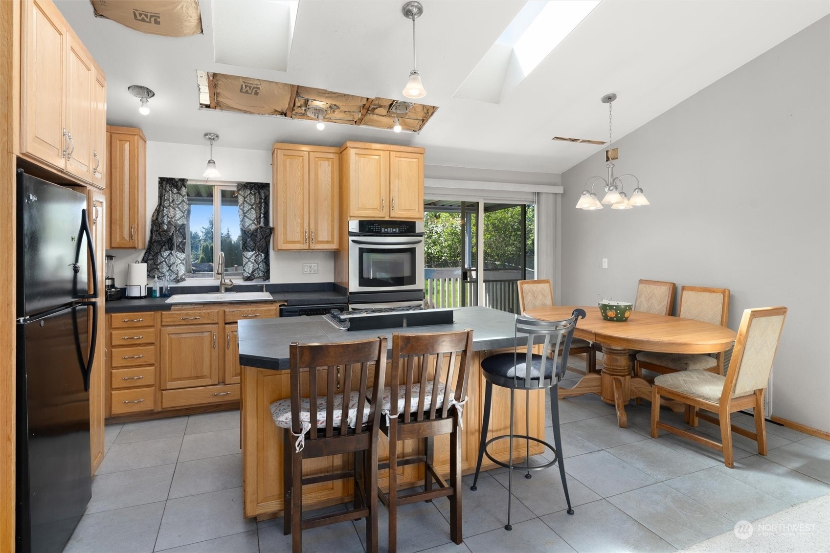 Property Photo: 828 94th Avenue SE WA 98258