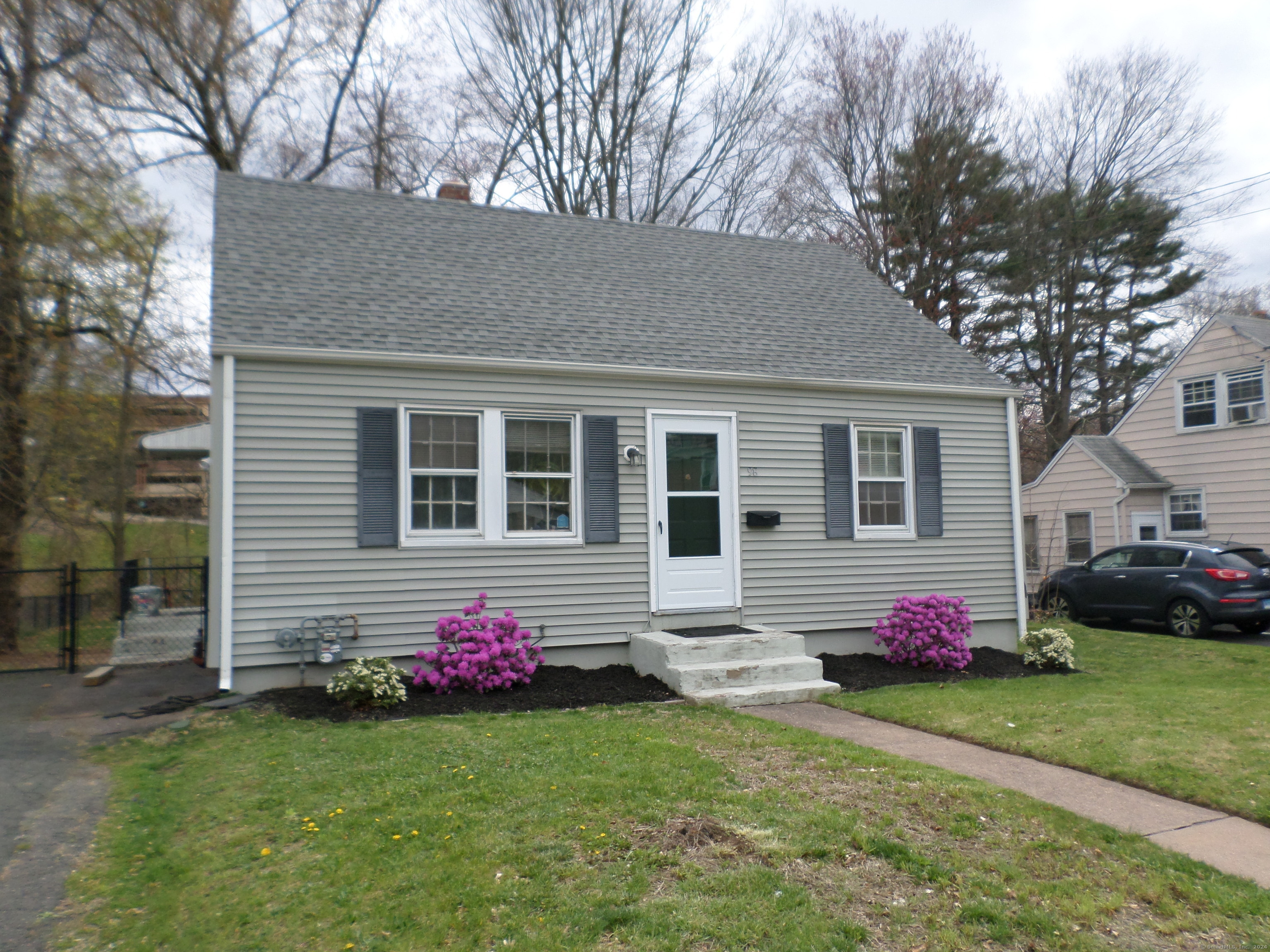 Property Photo:  98 Middle Turnpike West  CT 06040 