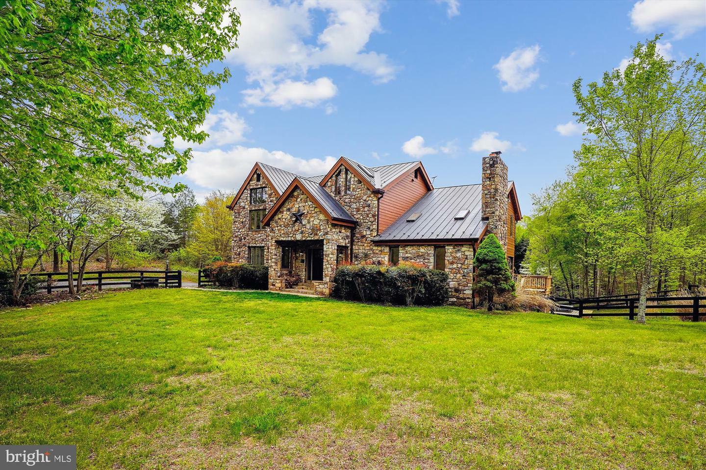 Property Photo: 13167 Crest Hill Road VA 22627