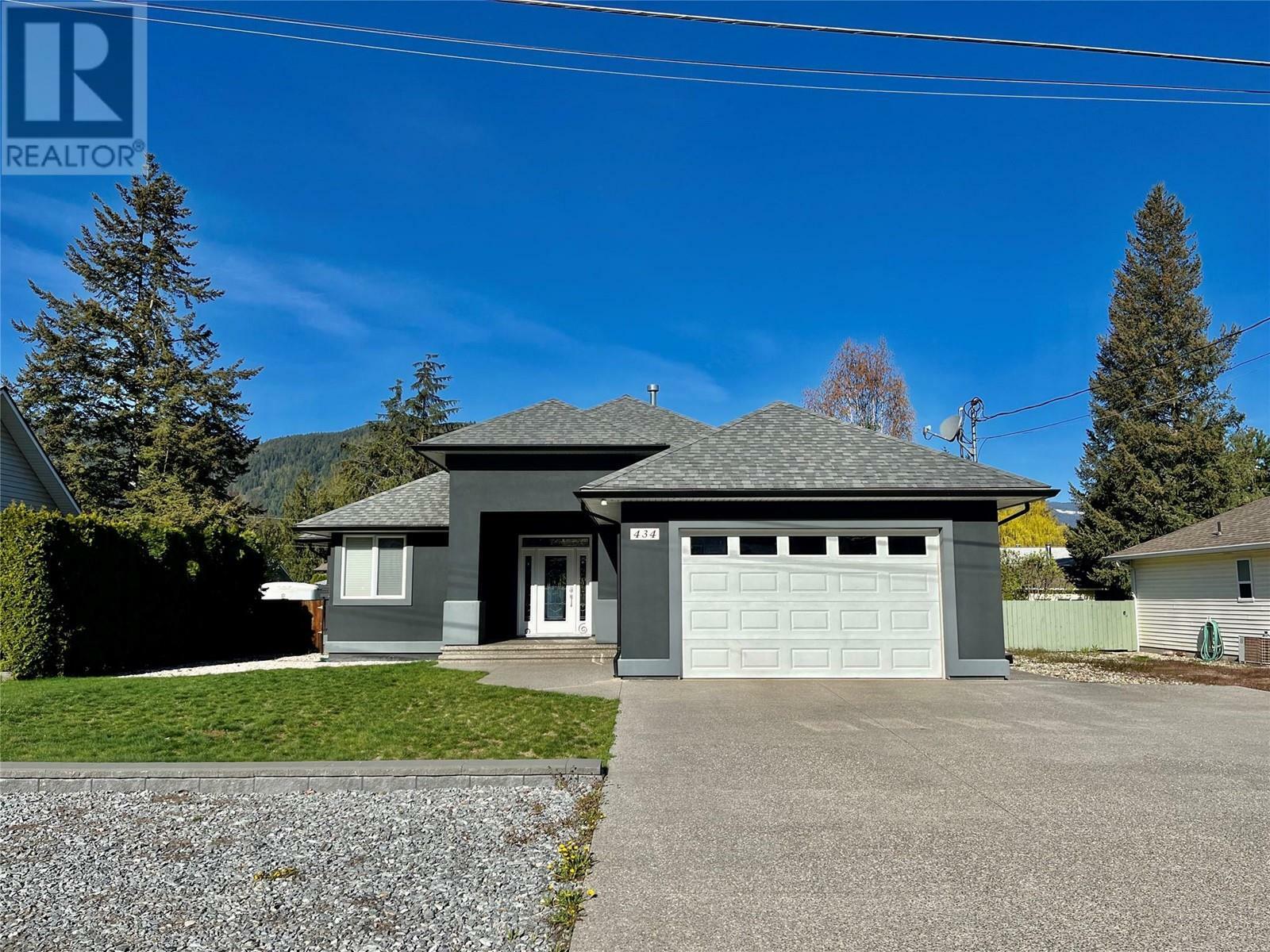 Property Photo:  434 Cottonwood Avenue  BC V0E 2V1 