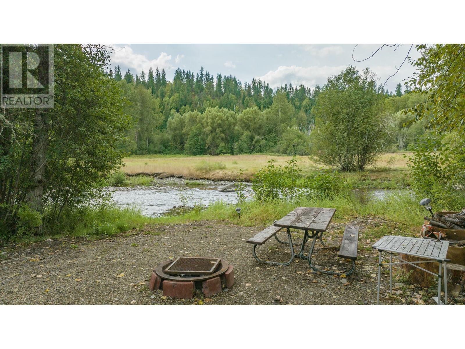 Photo de la propriété:  514 Albers Road  BC V0E 2G5 