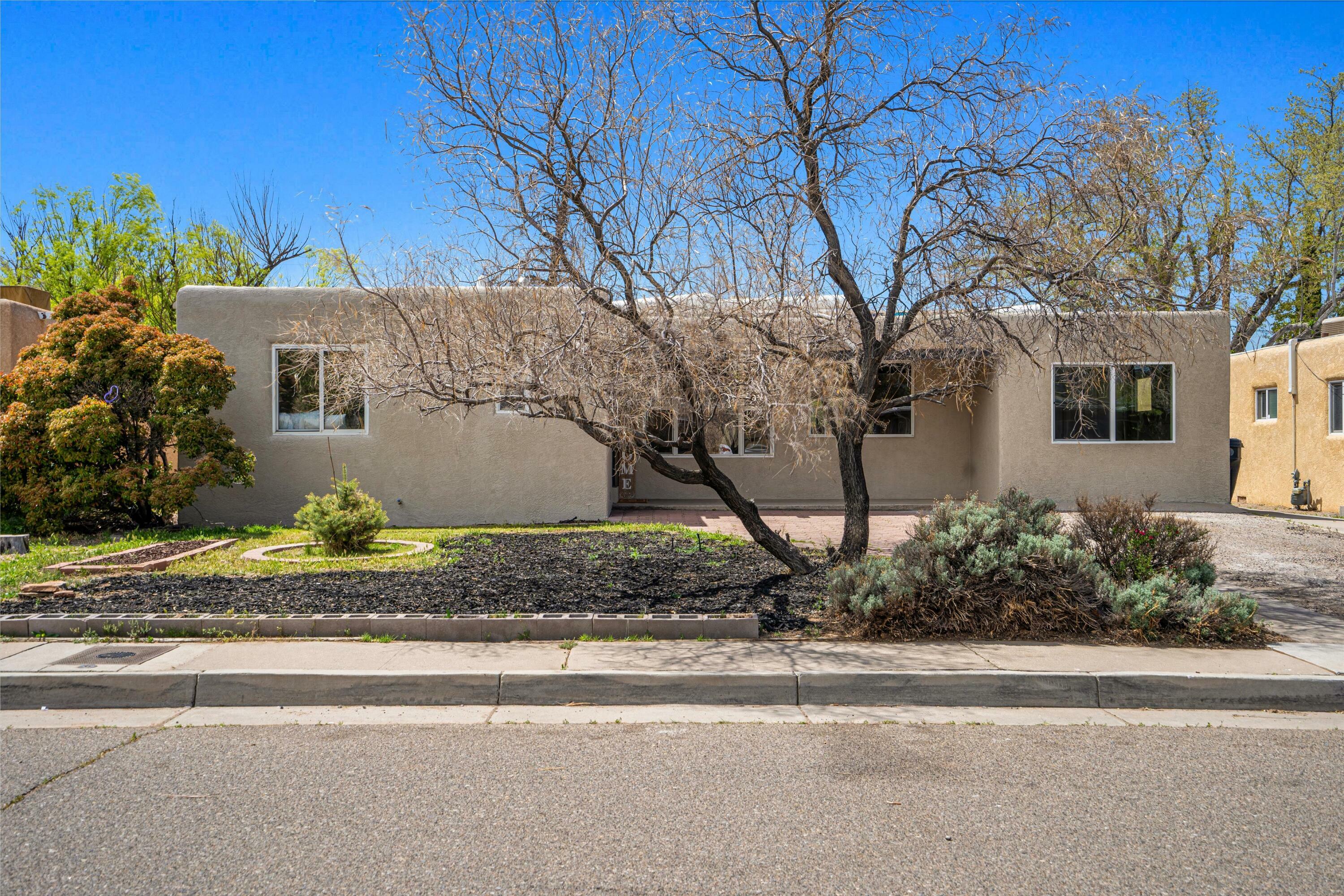 Property Photo:  1829 Florida Street NE  NM 87110 