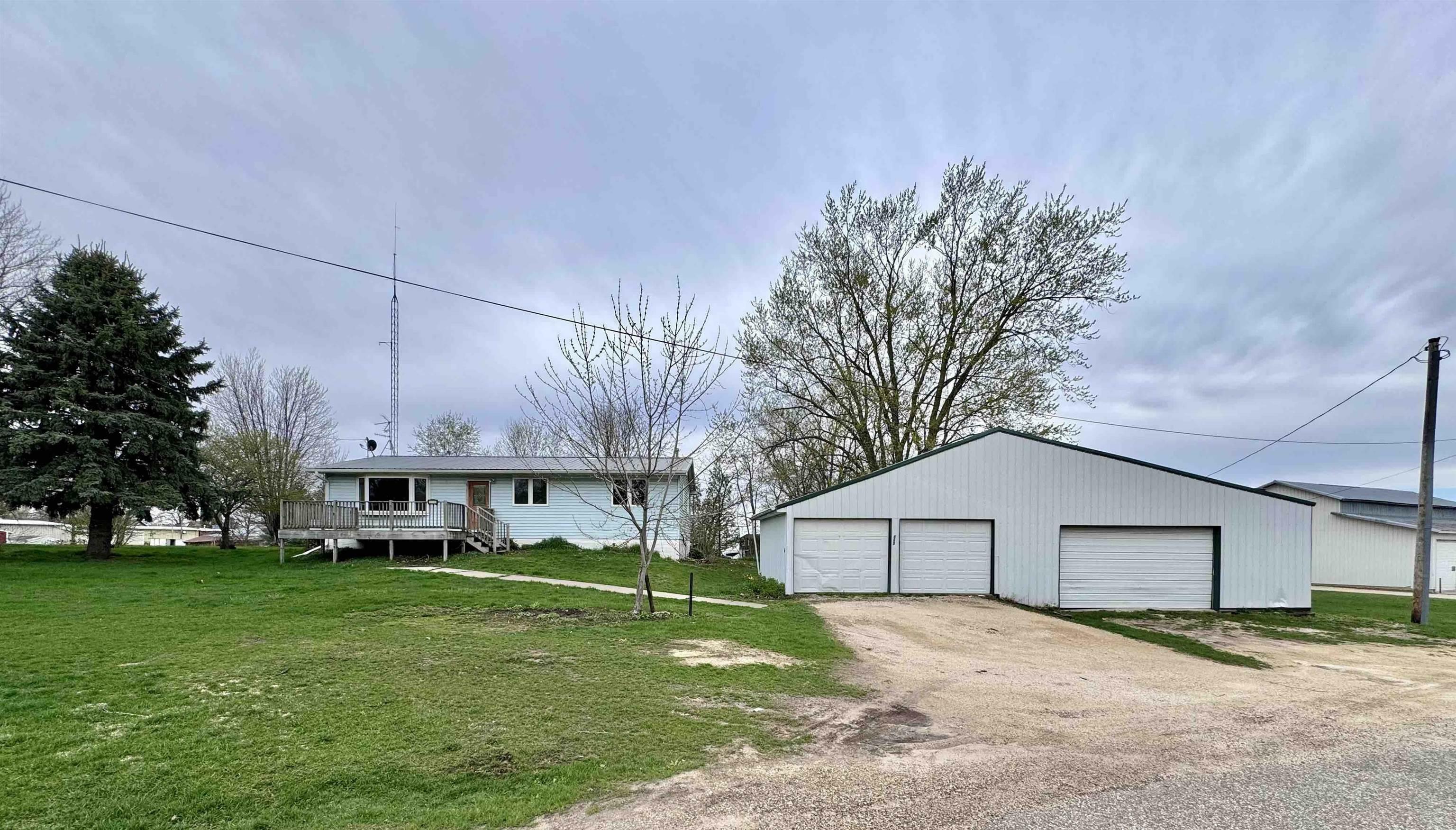 862 High St  Arlington IA 50606 photo