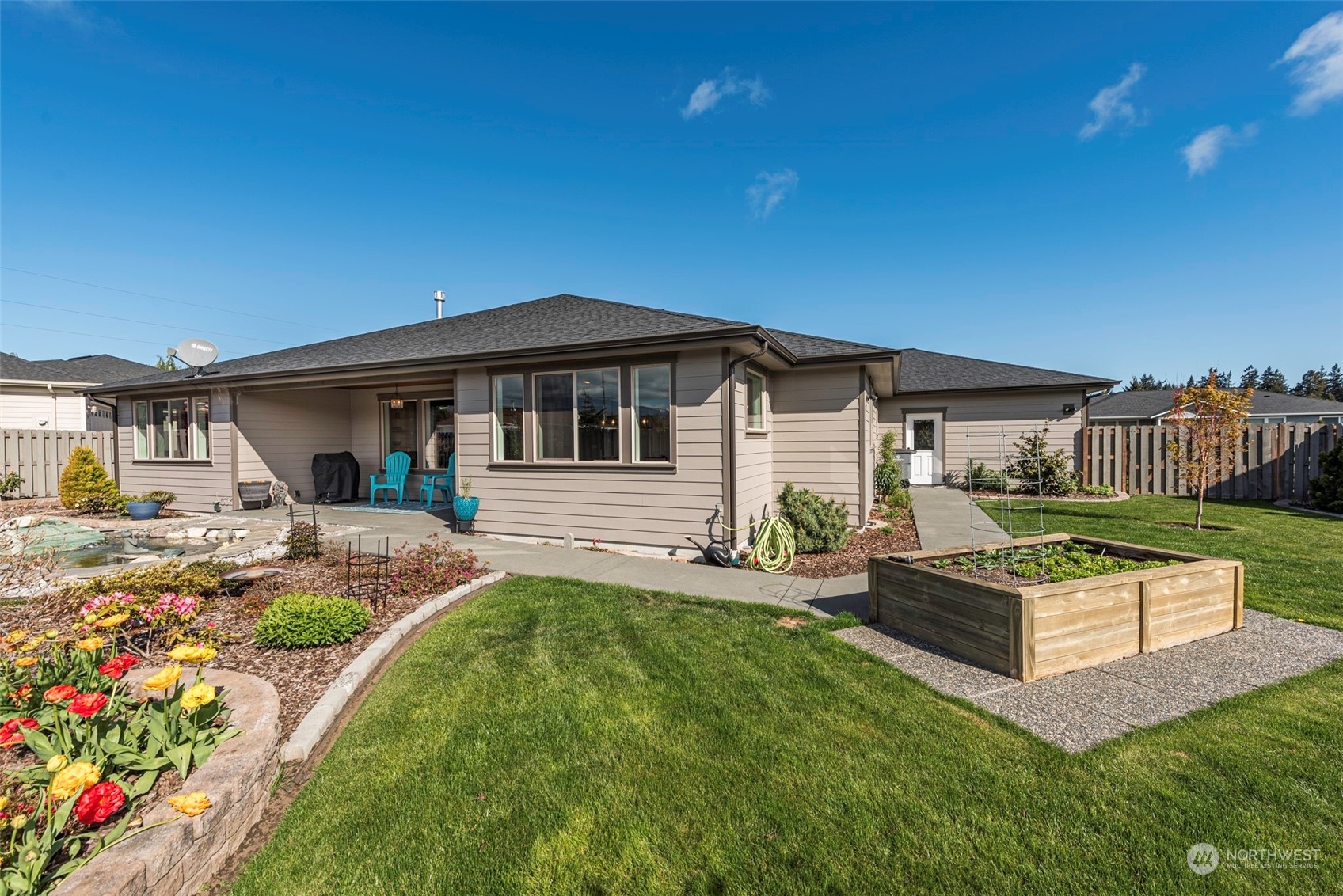 Property Photo:  20 Royal Loop  WA 98382 