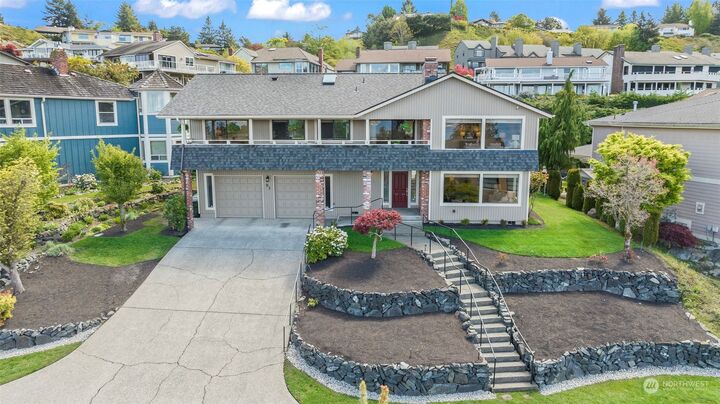 Property Photo:  91  Tatoosh Place  WA 98388 