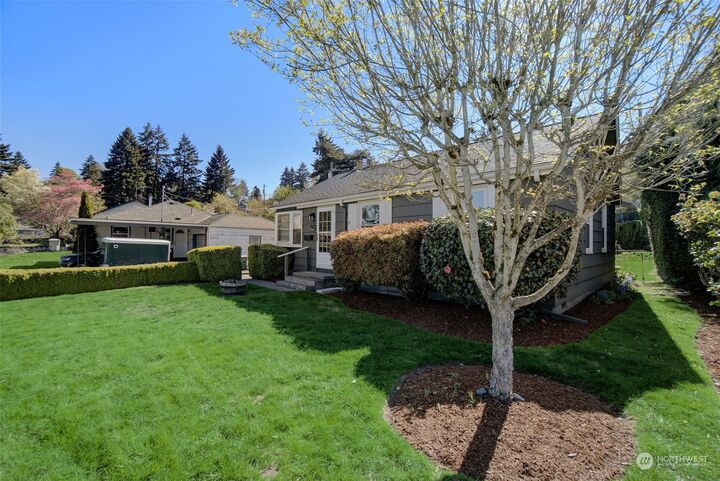 Property Photo: 472 Bronson Way NE WA 98056