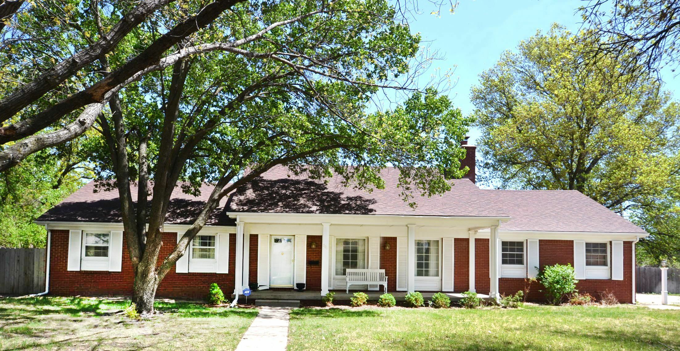 Property Photo:  508 N Saint James Place  KS 67206 