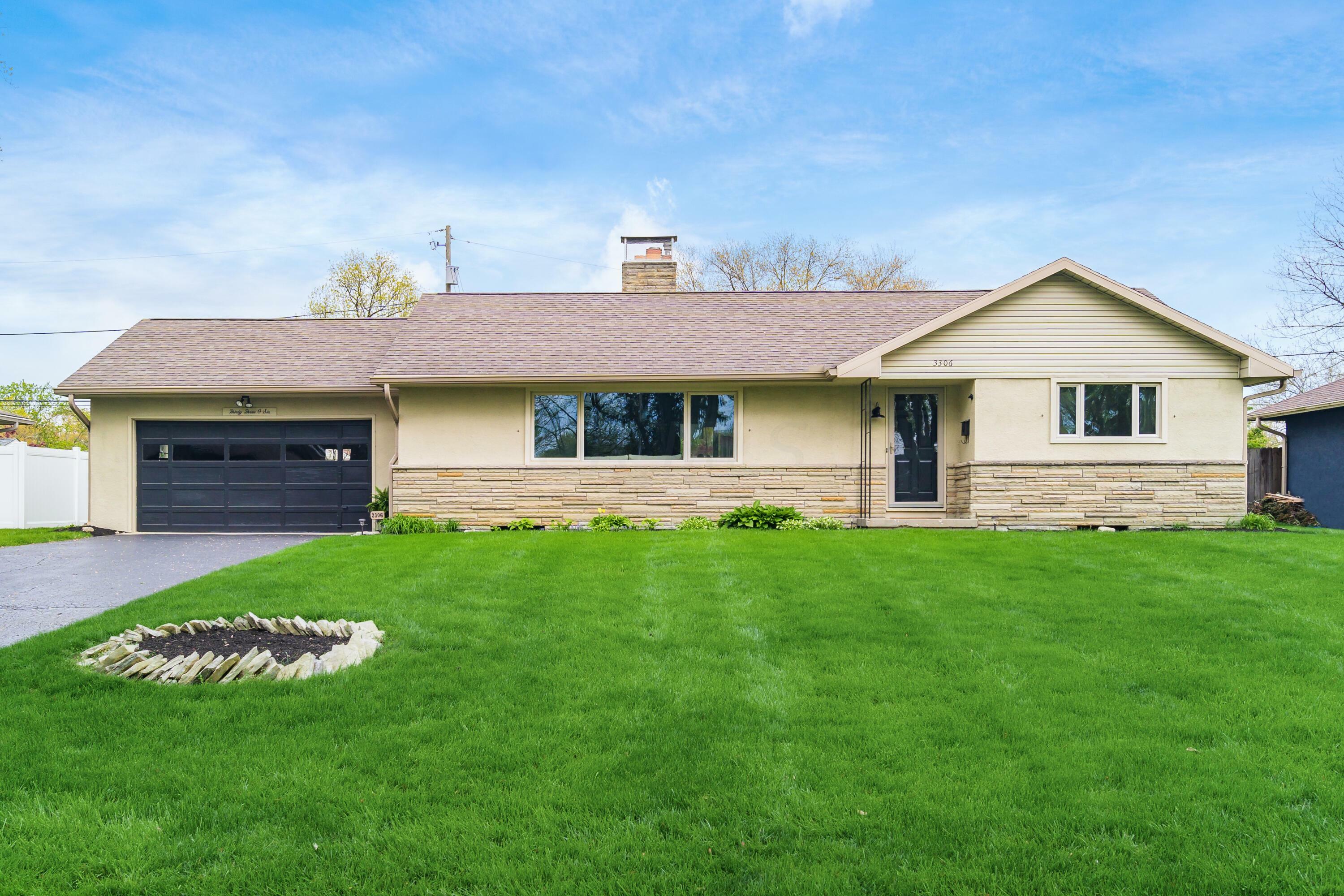 Property Photo: 3306 Colchester Road OH 43221