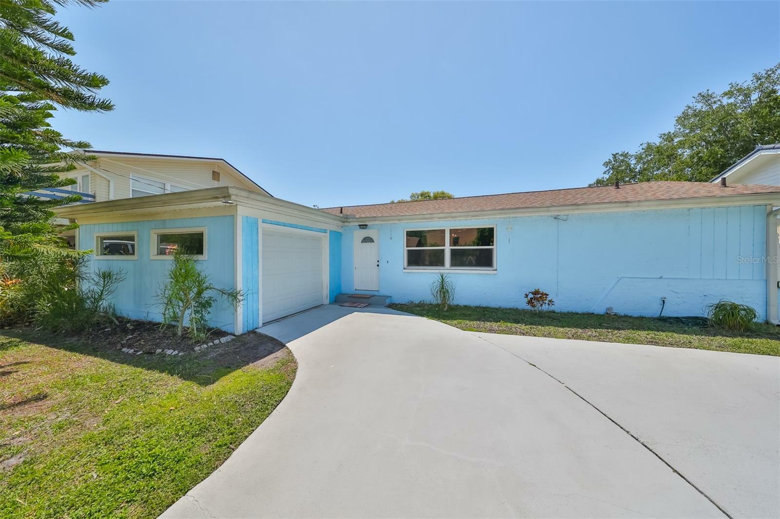 Property Photo:  170 Lake Shore Drive W  FL 34684 