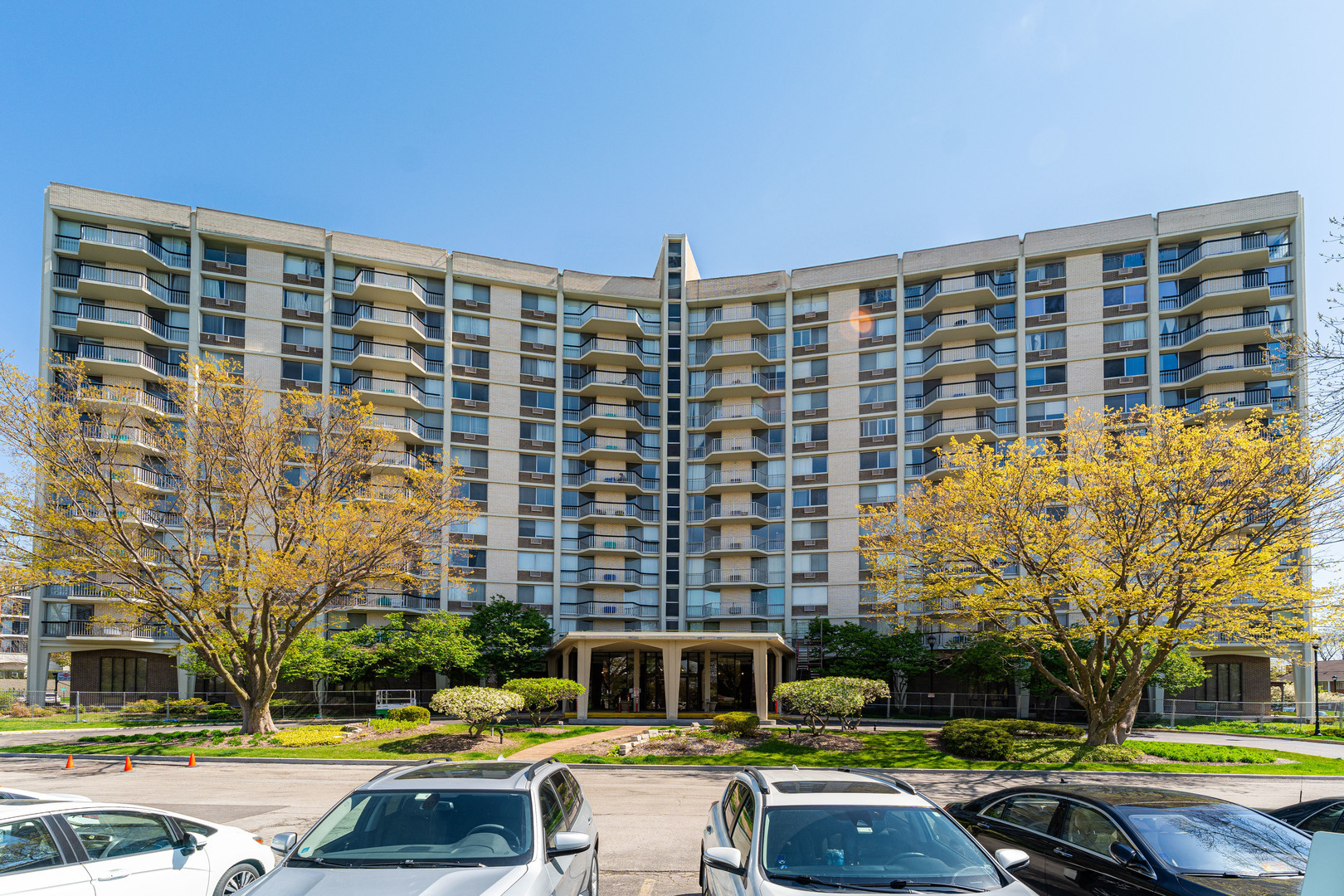 Property Photo:  20 N Tower Road 5M  IL 60523 