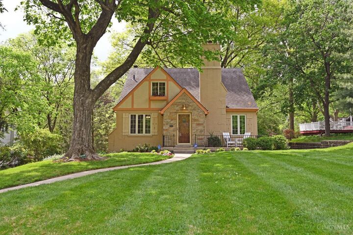 33 Burns Avenue  Wyoming OH 45215 photo