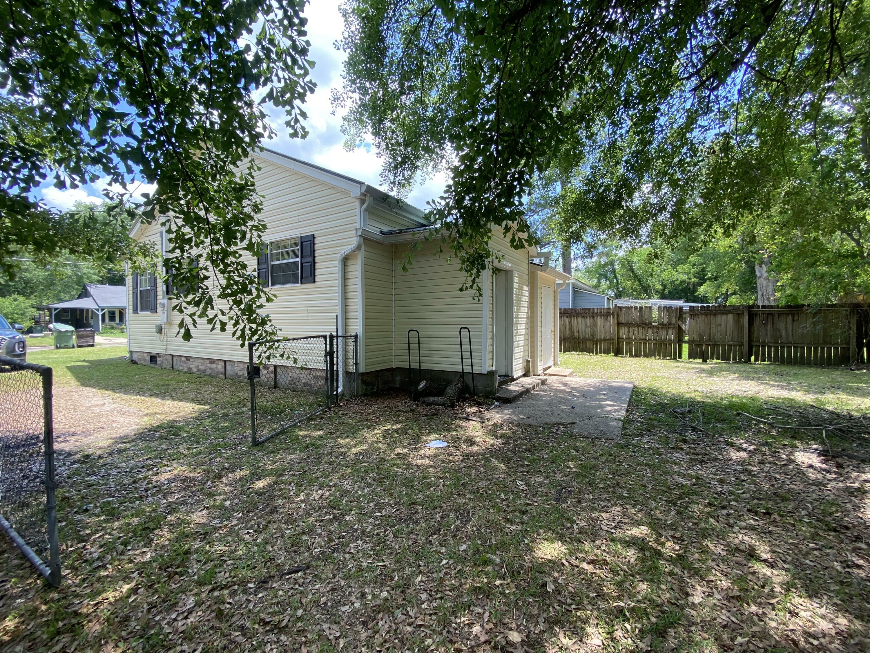 Property Photo:  409 S 12th Ave.  MS 39401 
