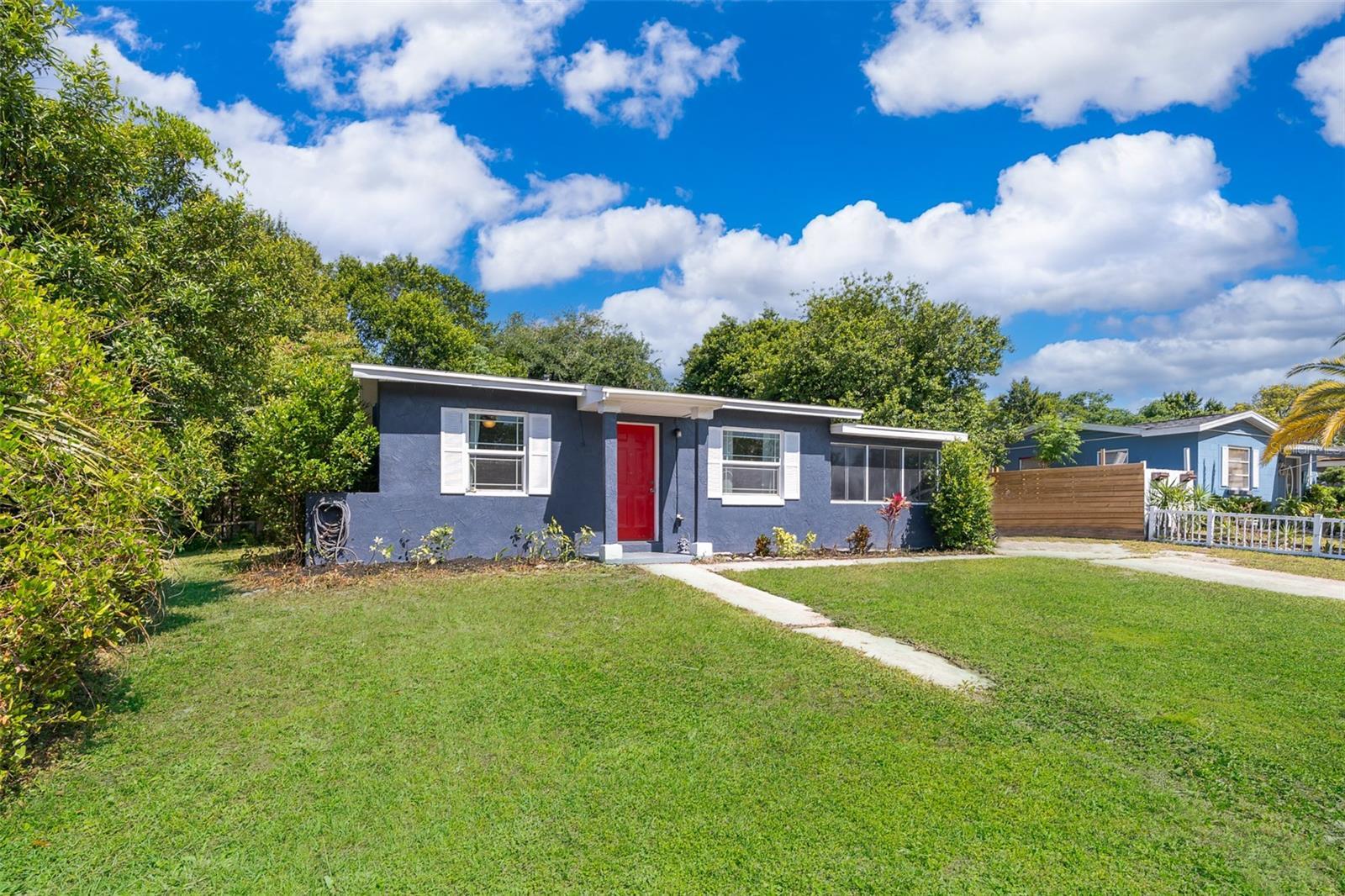 Property Photo: 2424 Austin Avenue FL 32738