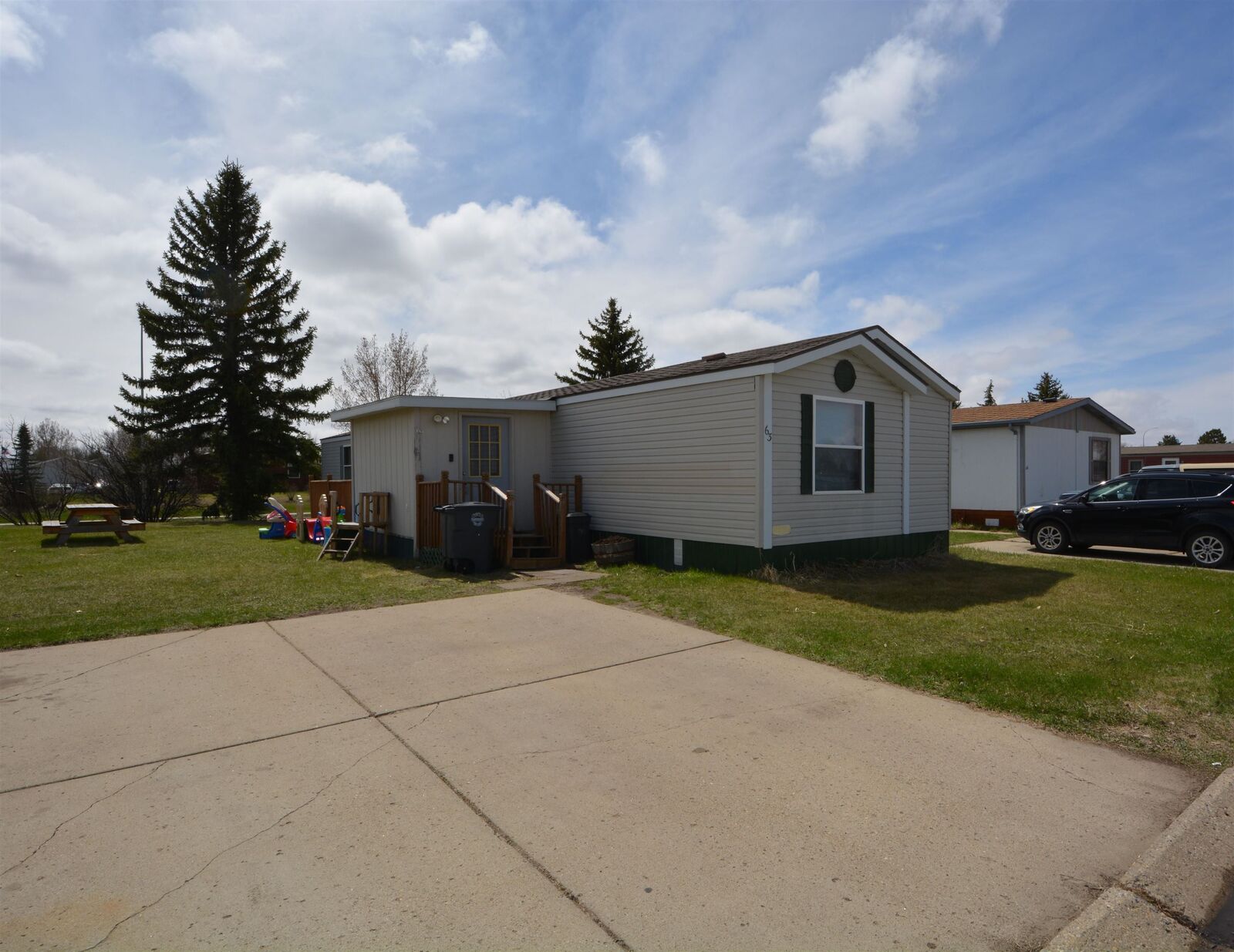 Property Photo: 405 31st Ave Lot 63 SE Woodridge Mobile Home Park ND 58701