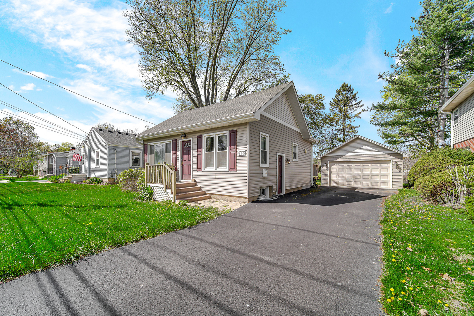 Property Photo: 778 Stewart Avenue IL 60120