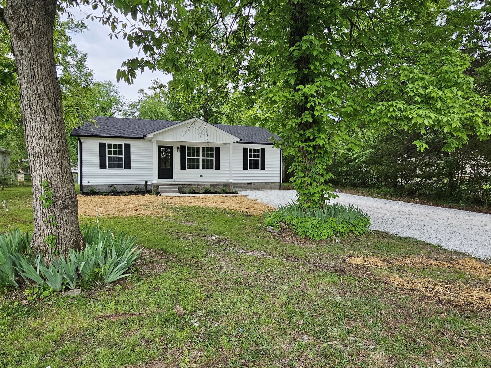 Property Photo: 308 Ledbetter Rd TN 37160