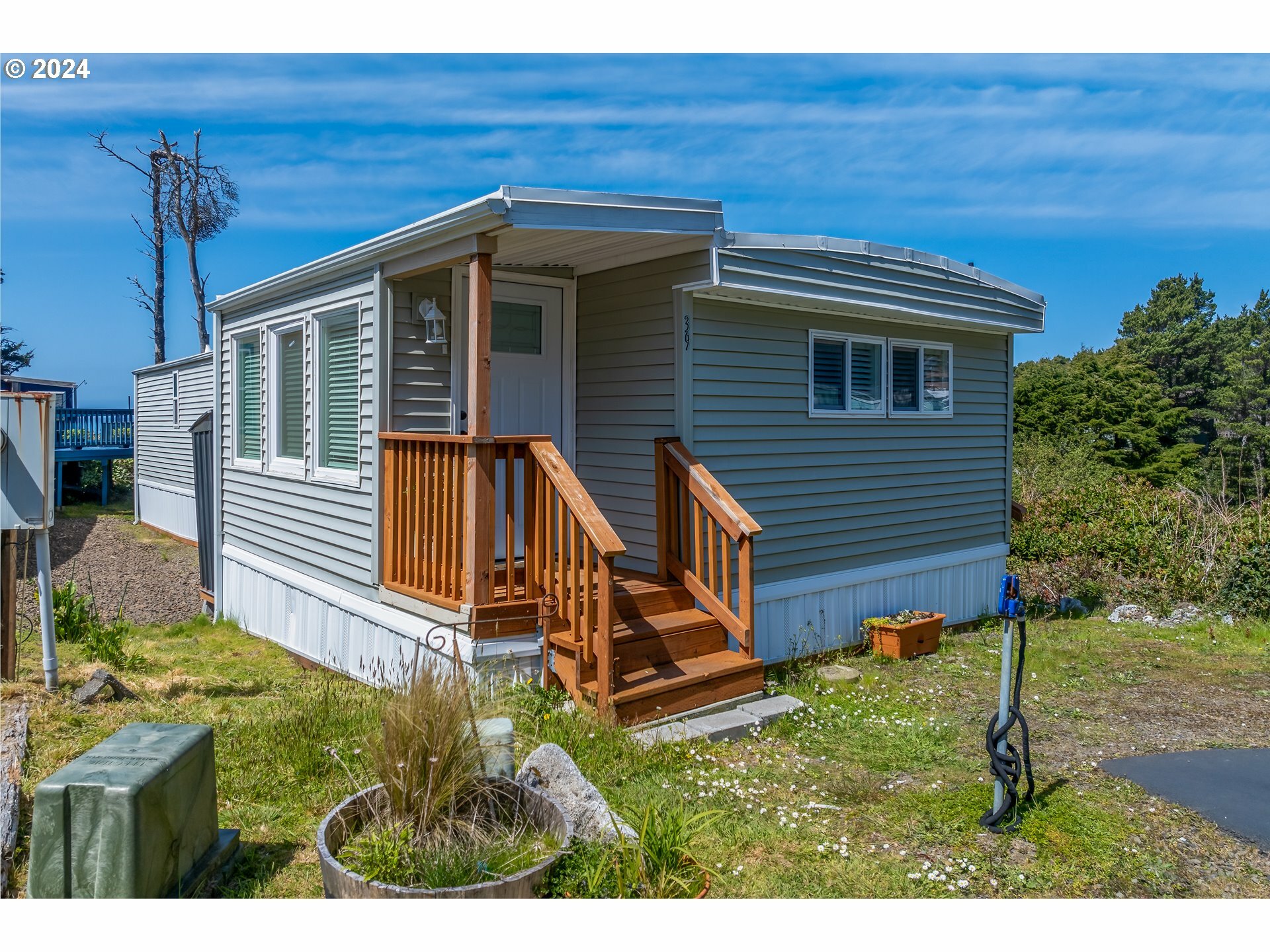 Property Photo: 4875 N Highway 101 39 OR 97341