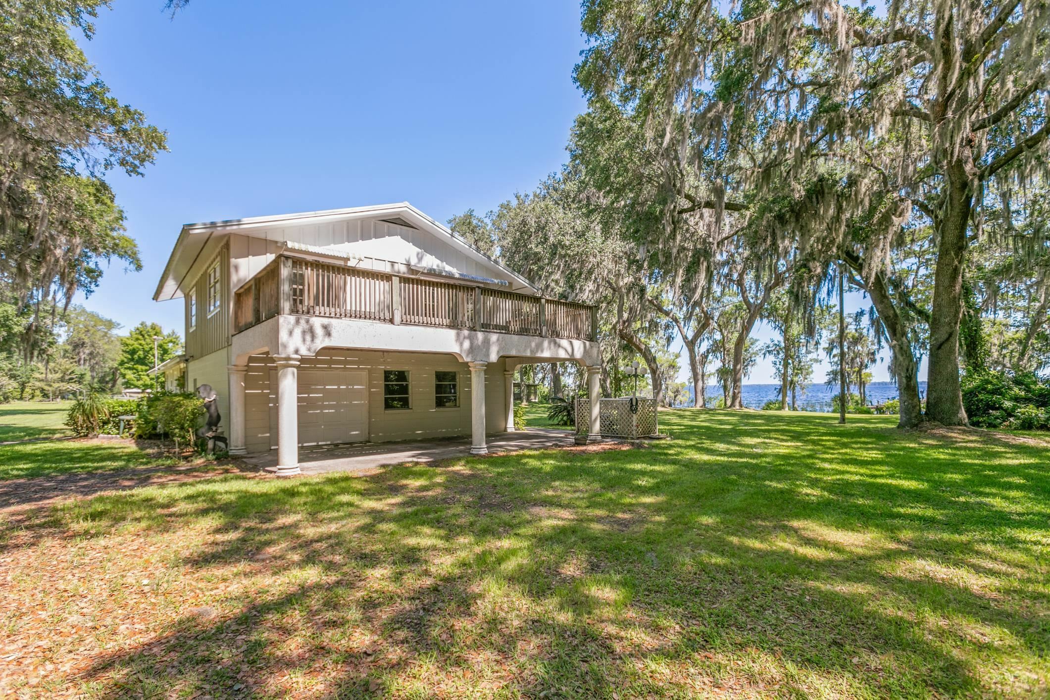 Property Photo: 105 Union Ave FL 32112