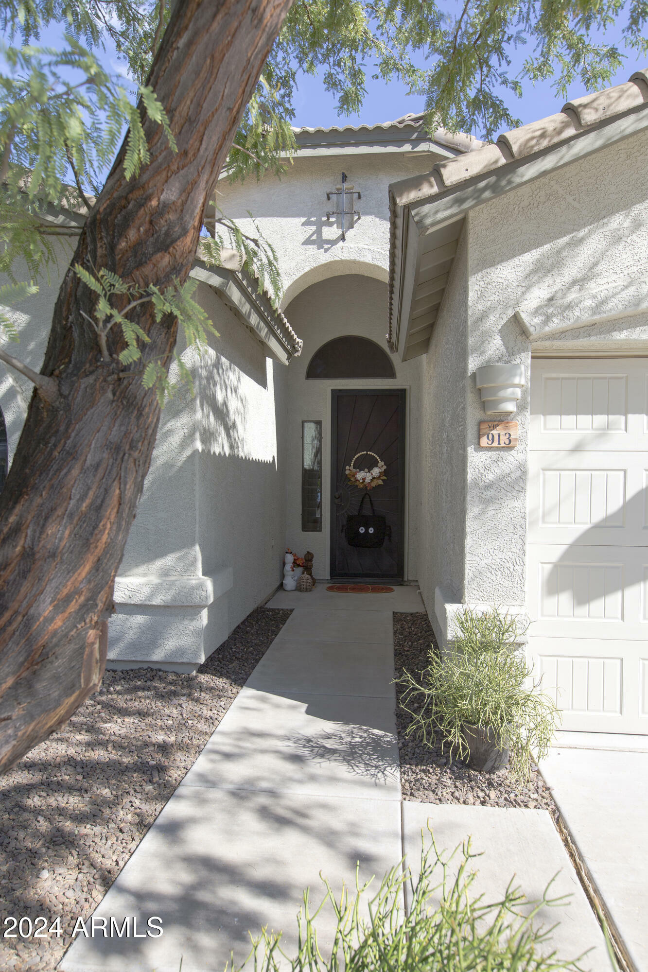 Property Photo:  913 S Del Rio Court  AZ 85120 