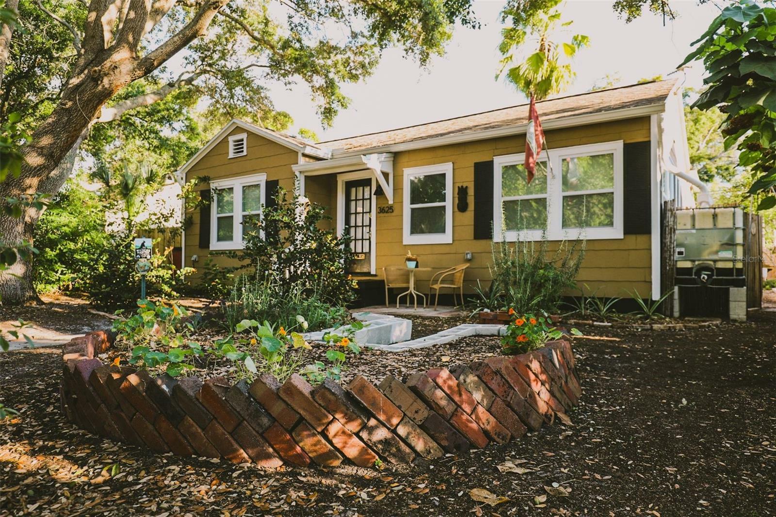 Property Photo: 3625 Dartmouth Avenue N FL 33713