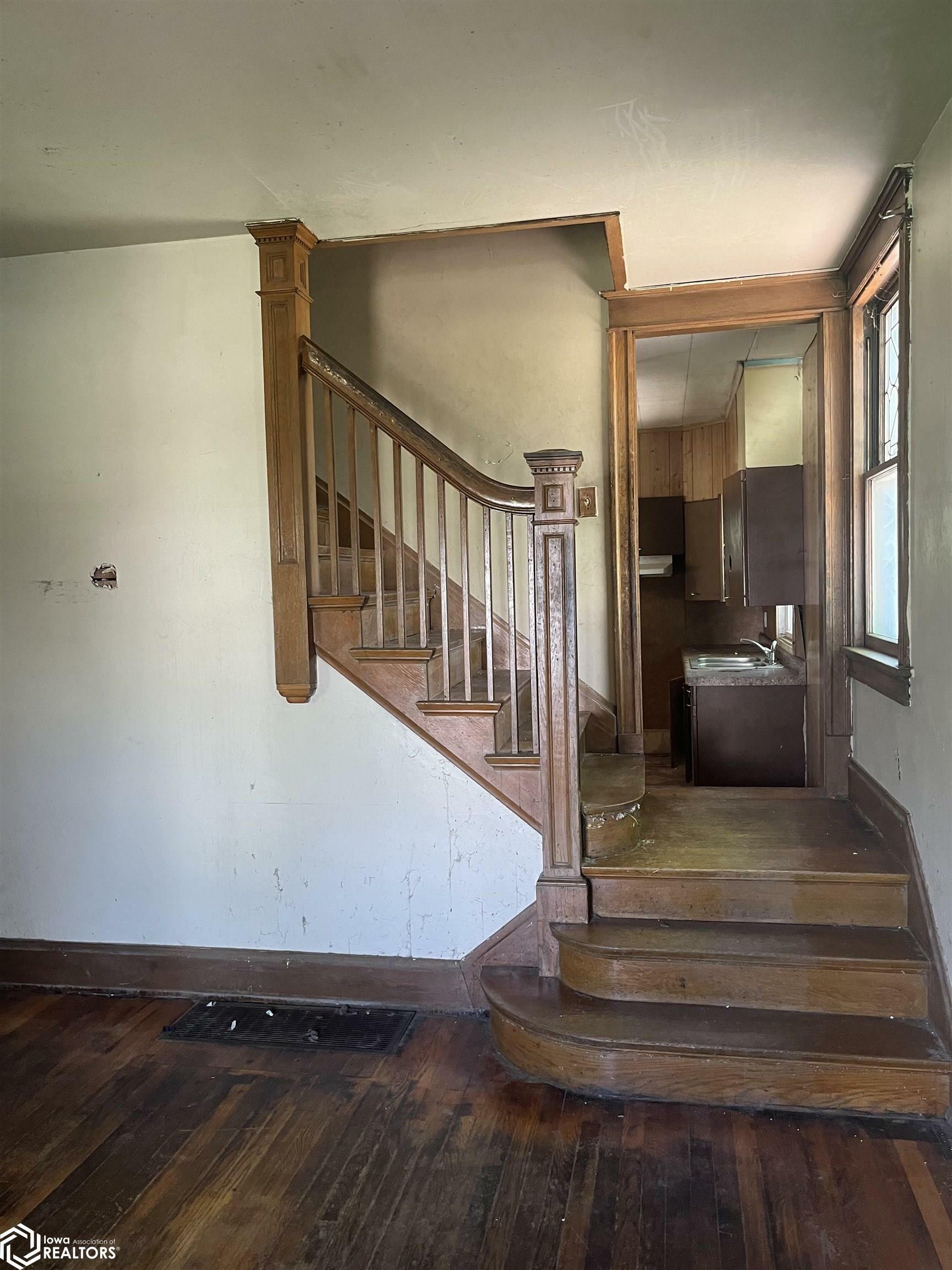 Property Photo:  905 Franklin Street  IA 52601 