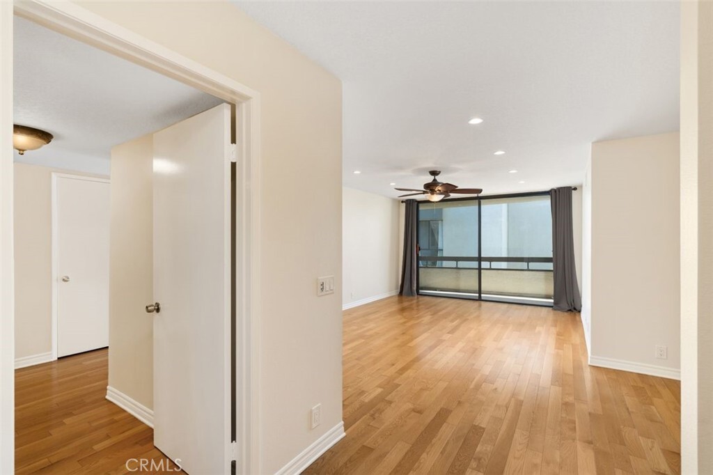 Property Photo:  750 S Spaulding Avenue 315  CA 90036 