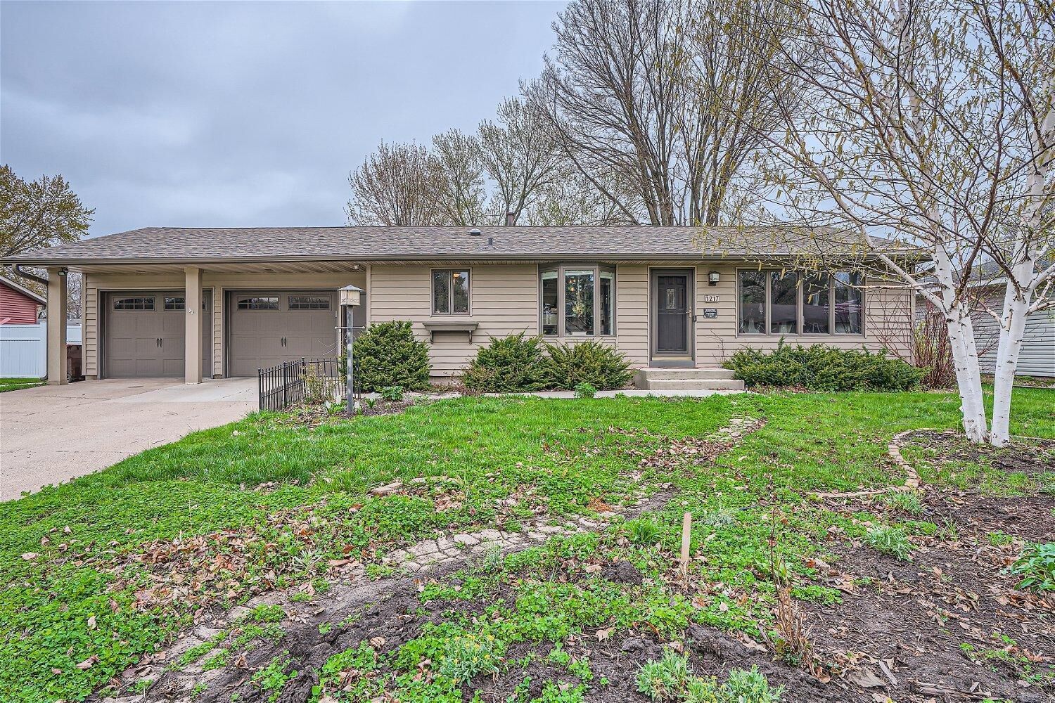 Property Photo:  1217 Park Lane  MN 55033 