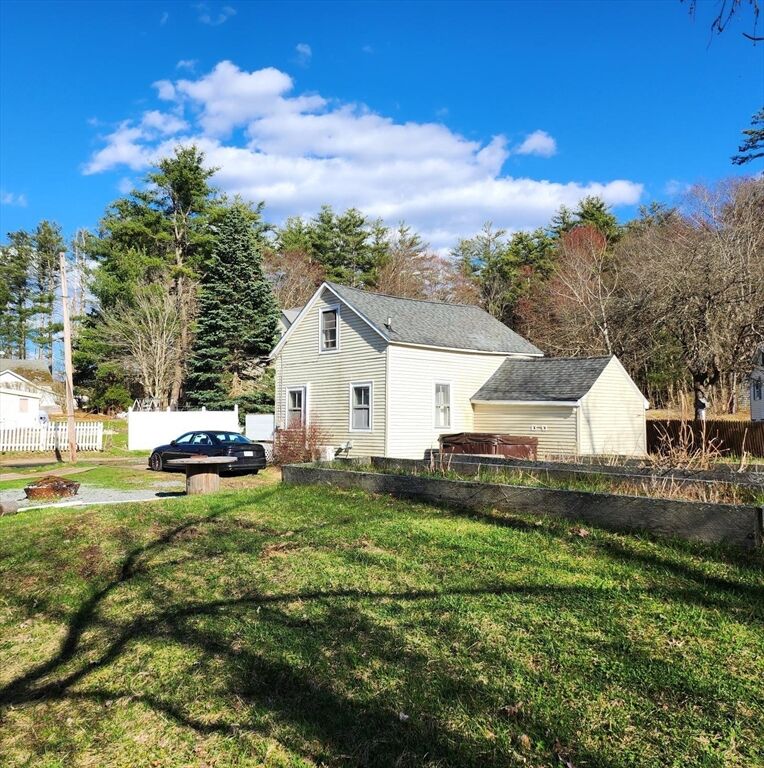 Property Photo:  5 Maple Place B  MA 01475 