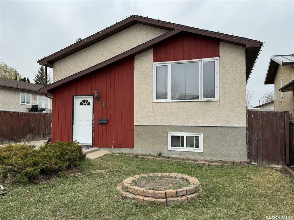 Property Photo:  965 Dutkowski Crescent  SK S4N 6X8 