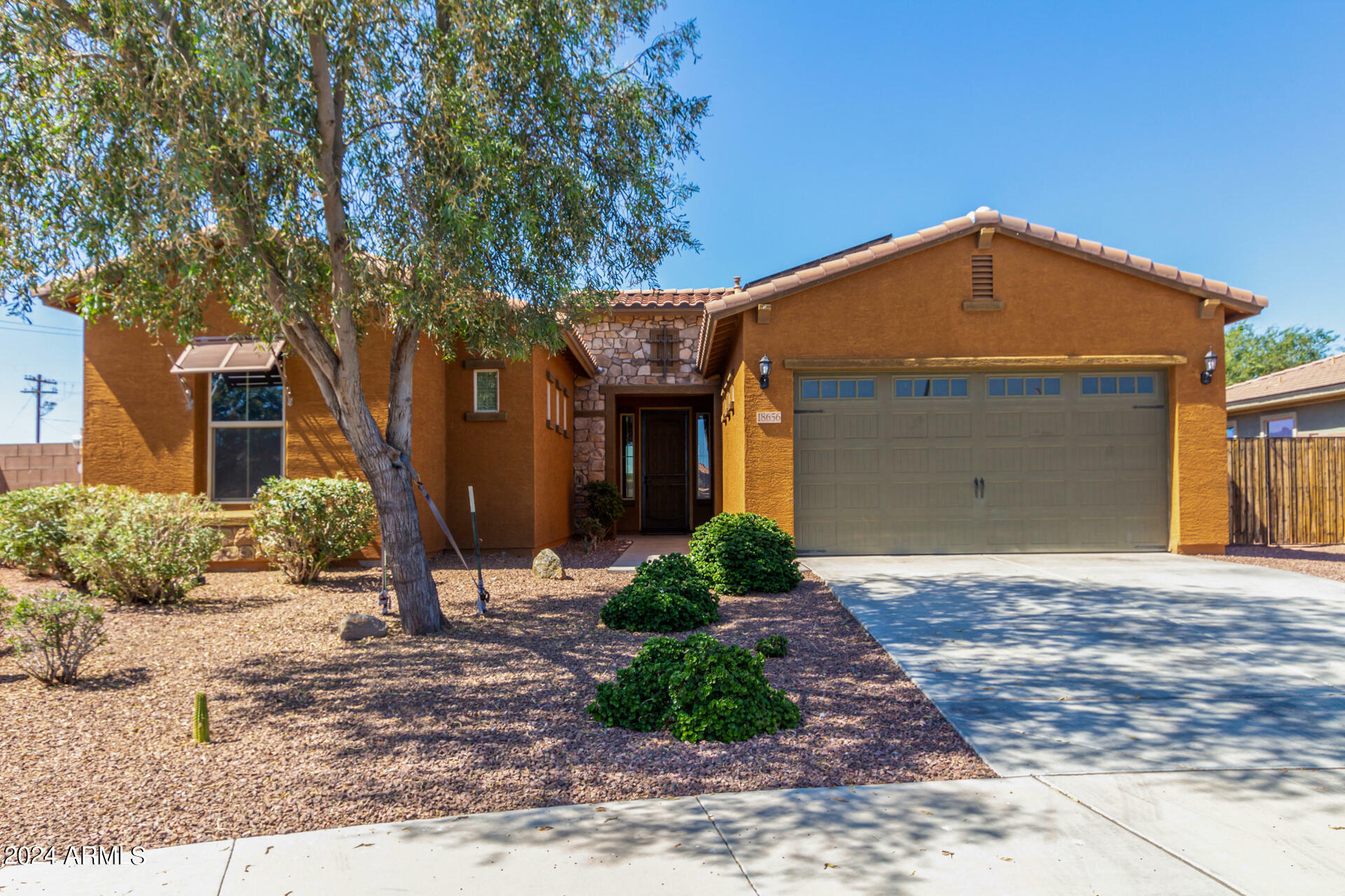 Property Photo:  18656 W Kendall Street  AZ 85338 