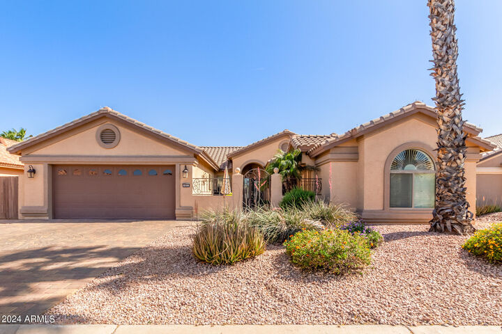 Property Photo: 16051 W Edgemont Avenue AZ 85395