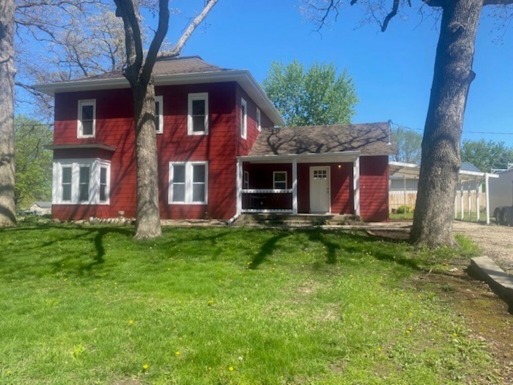 Property Photo:  321 2nd Street S  IA 52218 