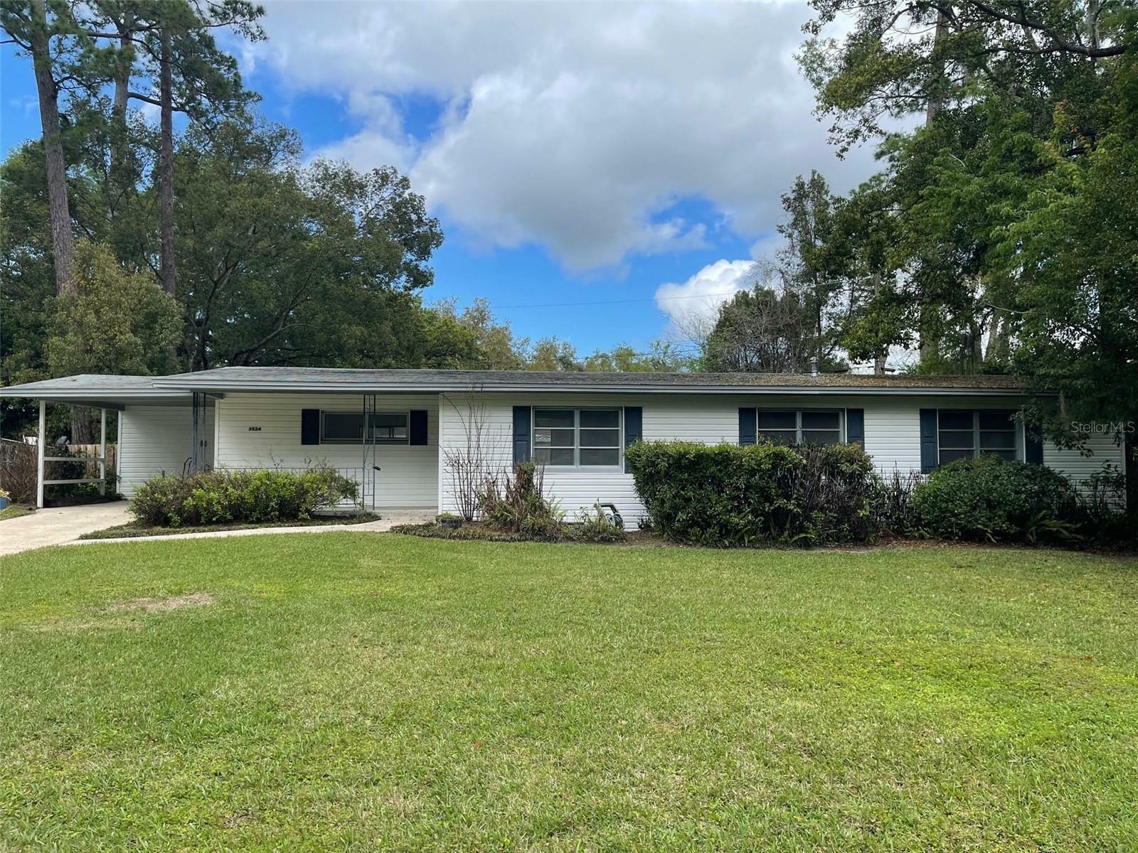 Property Photo:  3524 NW 7th Place  FL 32607 