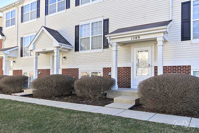 Property Photo: 1589 W Turtle Creek Lane IL 60073