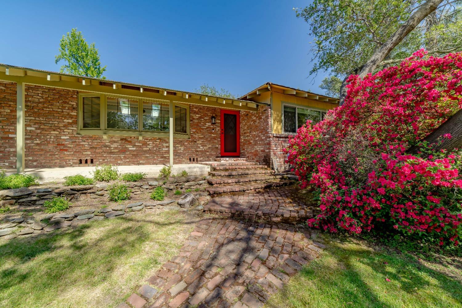 Property Photo:  8205 Oak Knoll Drive  CA 95746 