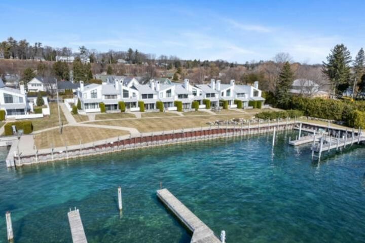 528 E Bay 25  Harbor Springs MI 49740 photo